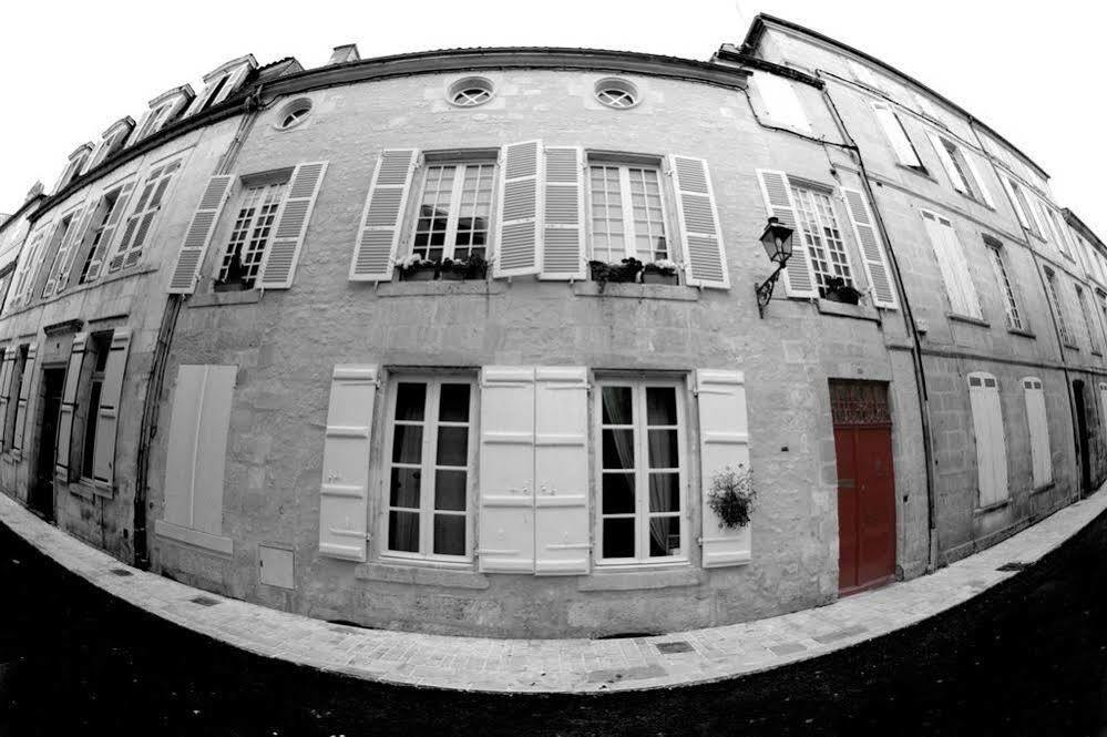 La Porte Rouge - The Red Door Inn Saintes Exterior photo